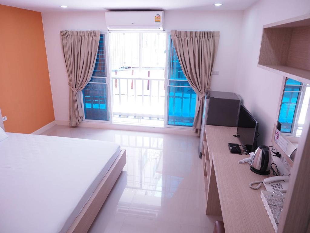 Apartamento Baan Mek Mok Bangkok Exterior foto